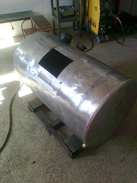 SO I put a new piece of aluminium plate there. I shoulded try to make that new plate more round and have litle less welding.